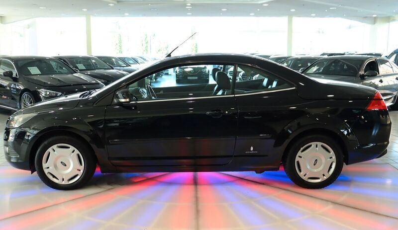 Gebraucht Ford Focus Cabriolet Titanium 145 PS (106 kW) 2010 Neroschwarz Cabrio