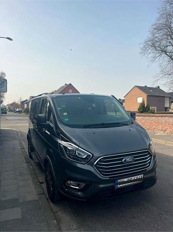 Gebraucht Ford Tourneo Titanium 185 PS (136 kW) 2019 Grau Van / Kleinbus