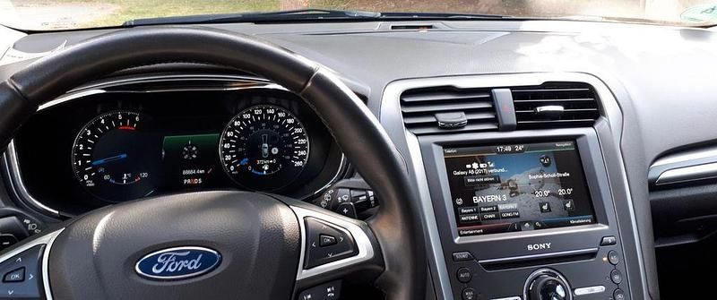 Gebraucht Ford Mondeo Titanium 209 PS (153 kW) 2015 Blau Limousine