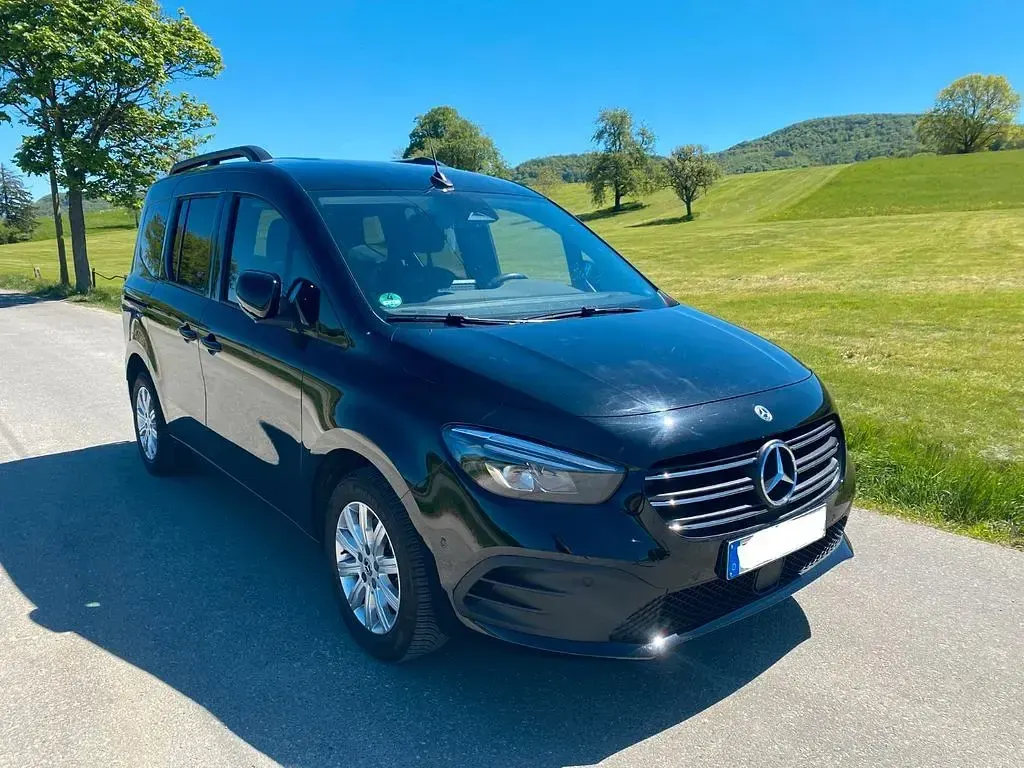 Gebraucht Mercedes T180 Edition 131 PS (96 kW) 2025 Schwarz Van / Kleinbus