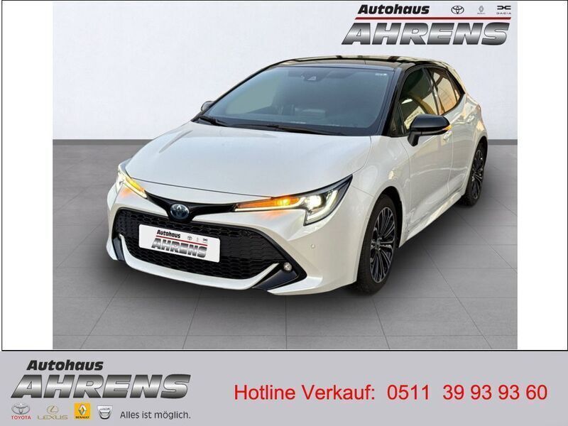 Hell weiß metallic Gebraucht 2020 Toyota Corolla Club Limousine | 22.900 € (Fairer Preis) - Bild 1/4