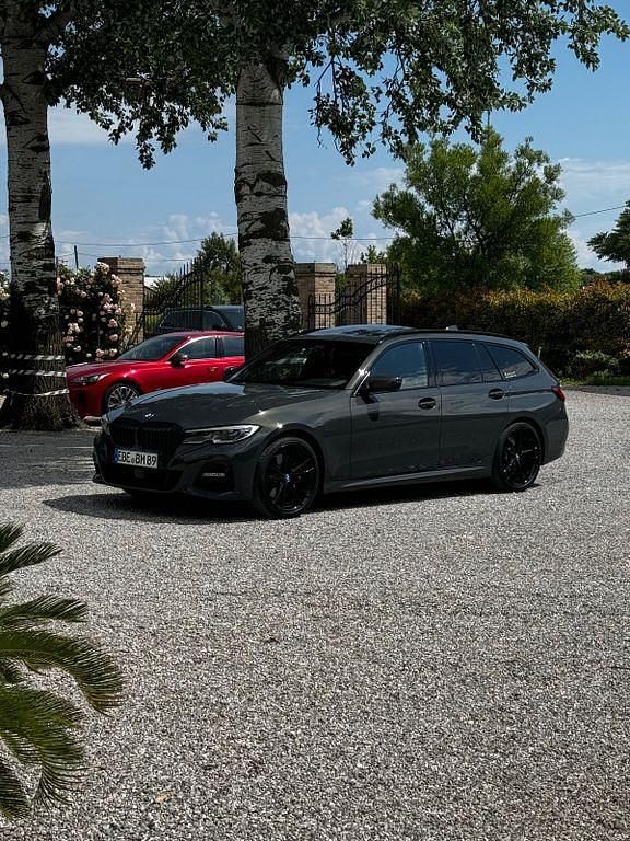 Grau Gebraucht 2020 BMW 330 M Sport Kombi | 32.900 € (Guter Preis) - Bild 1/4