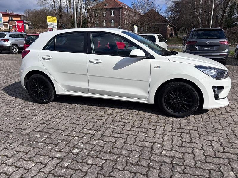 Gebraucht Kia Rio Edition 7 84 PS (61 kW) 2023 Weiß Limousine