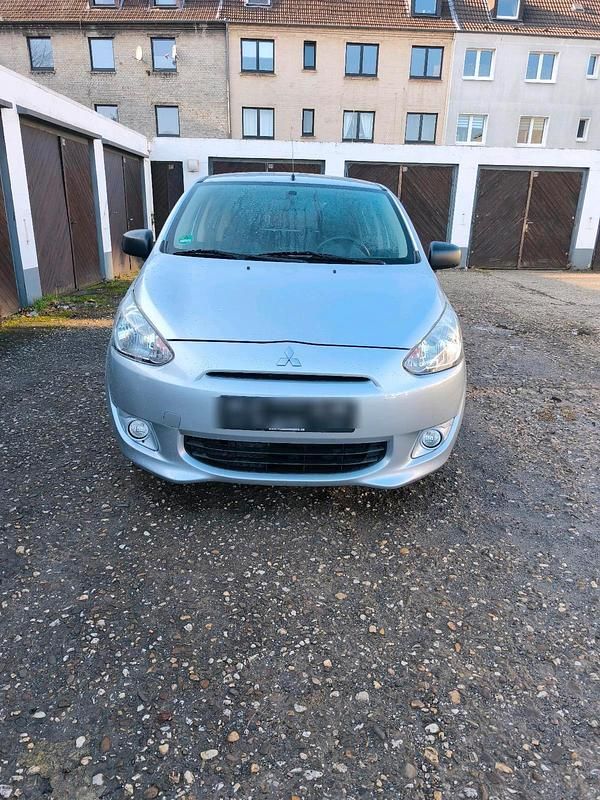 Gebraucht Mitsubishi Space Star 71 PS (52 kW) 2013 Silber Kleinwagen