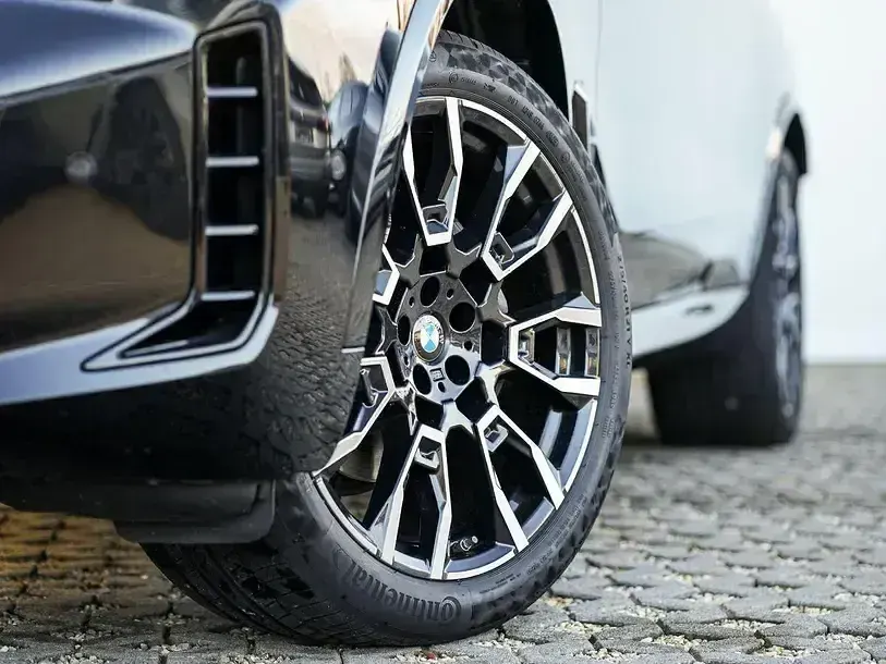 Gebraucht BMW X5 M Sport 352 PS (258 kW) 2025 Saphirschwarzmetallic SUV