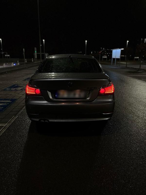 Gebraucht BMW 523 190 PS (139 kW) 2007 Grau Limousine