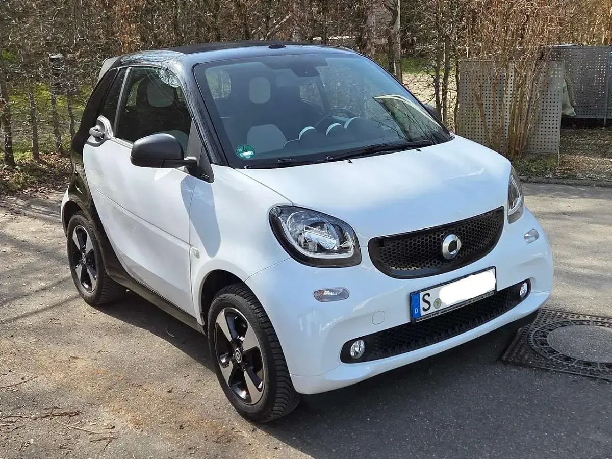 Gebraucht Smart ForTwo Cabrio Passion 90 PS (66 kW) 2017 Weiß Cabrio