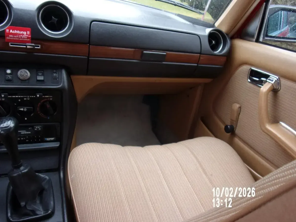 Gebraucht Mercedes 240 72 PS (52 kW) 1985 Rot Kombi