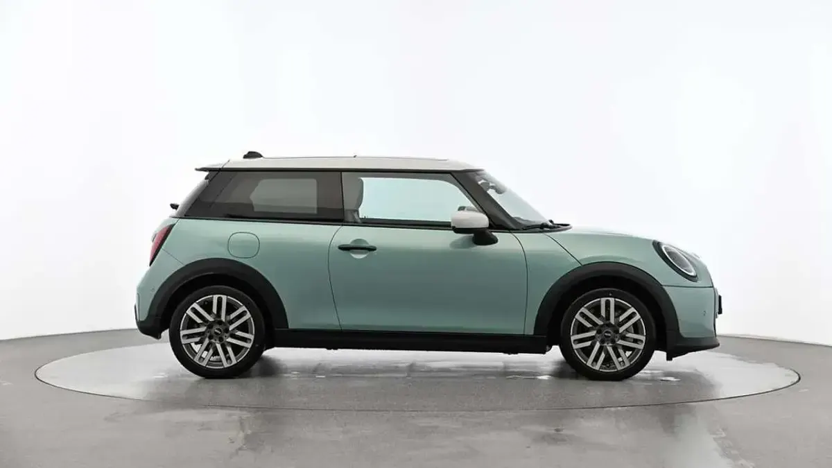 Używany Mini Cooper Classic 156 KM (114 kW) 2024 Zielony Hatchback