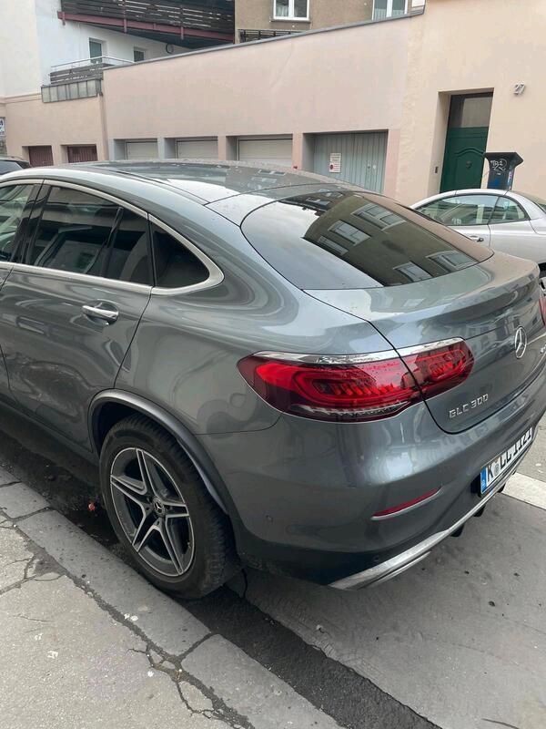 Grau Gebraucht 2020 Mercedes GLC300e AMG SUV | 44.000 € (Teuer) - Bild 1/4