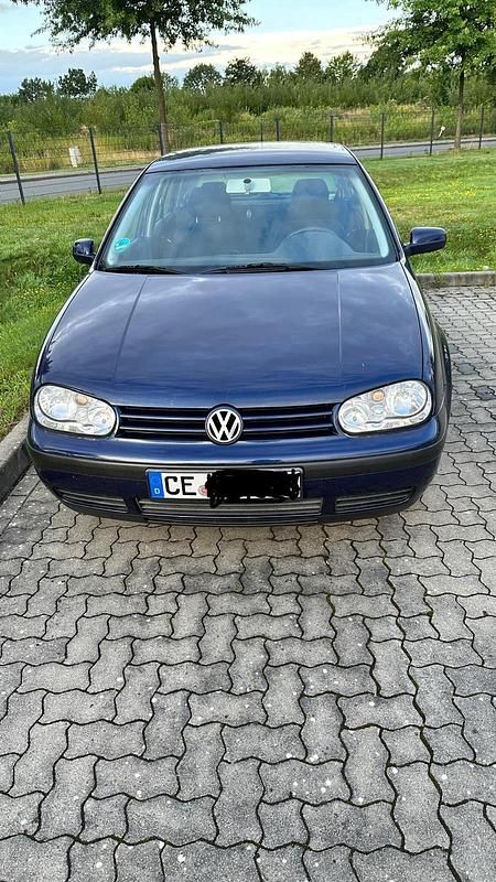 Blau Gebraucht 2002 VW Golf IV Kleinwagen | 1.700 € (Fairer Preis) - Bild 1/4