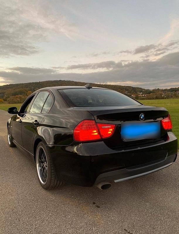 Gebraucht BMW 320 170 PS (125 kW) 2009 Schwarz Limousine