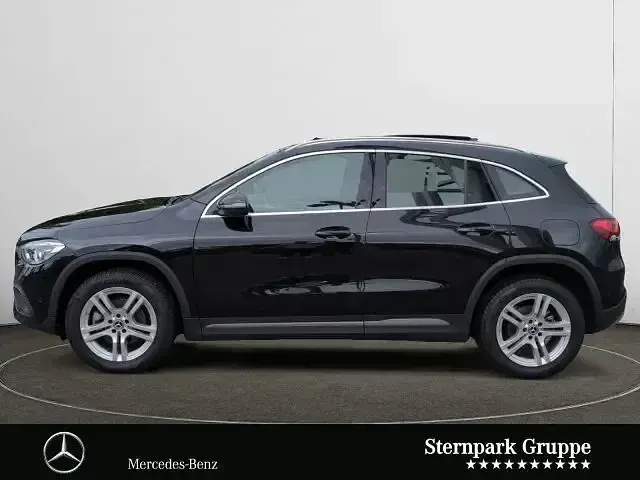 Gebraucht Mercedes GLA200 Progressive 163 PS (119 kW) 2022 Lack kosmosschwarz SUV