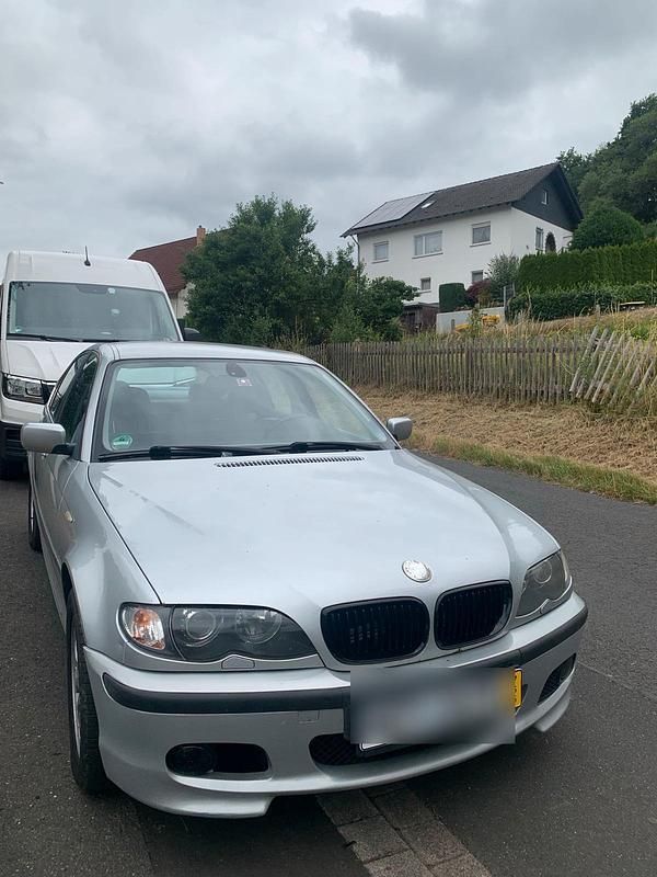 Silber Gebraucht 2001 BMW 320 Limousine | 1.700 € (Superpreis) - Bild 1/4