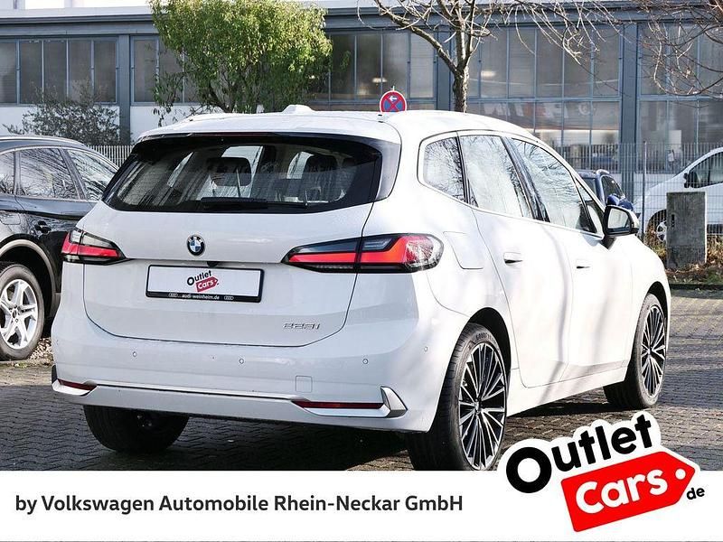Gebraucht BMW 223 Active Tourer Luxury Line 218 PS (160 kW) 2022 Weiß Van / Kleinbus