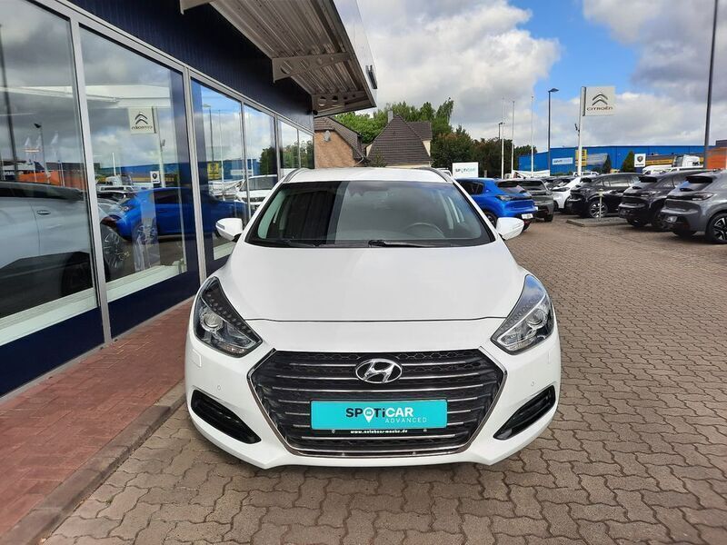 Weiß Gebraucht 2017 Hyundai i40 Style Kombi | 15.750 € (Fairer Preis) - Bild 1/4