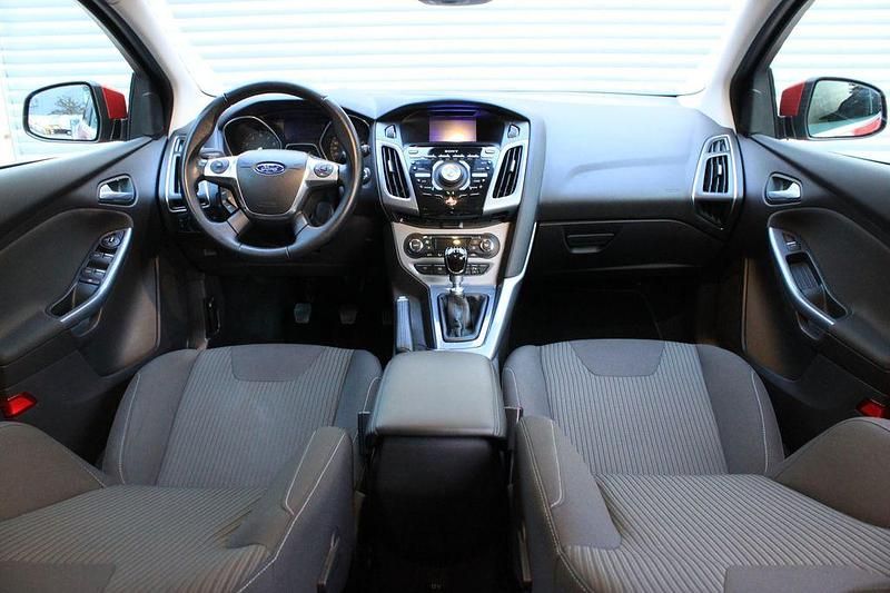 Gebraucht Ford Focus Titanium X 125 PS (91 kW) 2012 Rot Limousine