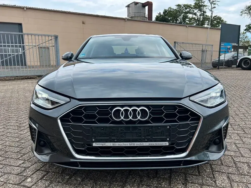 Gebraucht Audi A4 S-Line 163 PS (119 kW) 2022 Grau Limousine