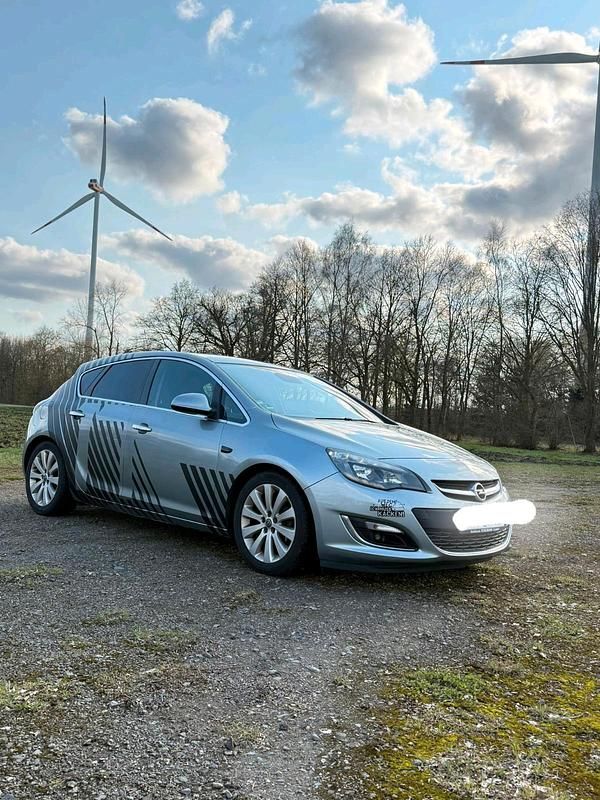 Gebraucht Opel Astra Edition 140 PS (102 kW) 2013 Grau Limousine
