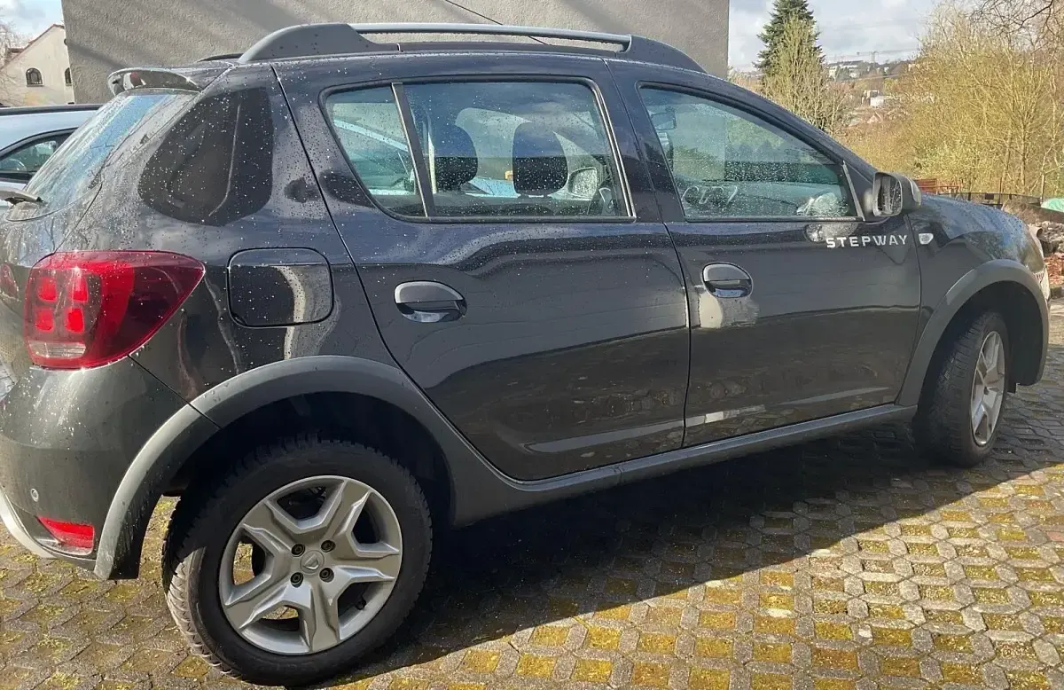 Gebraucht Dacia Sandero Prestige 90 PS (66 kW) 2017 Schwarz Kleinwagen
