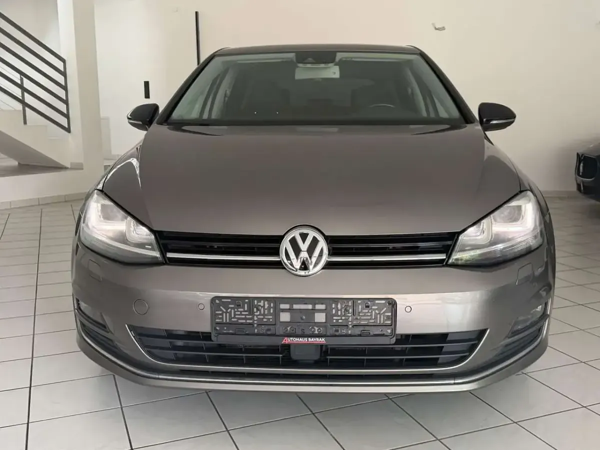 Gebraucht VW Golf VII Highline 122 PS (89 kW) 2014 Limestone grey metallic Limousine