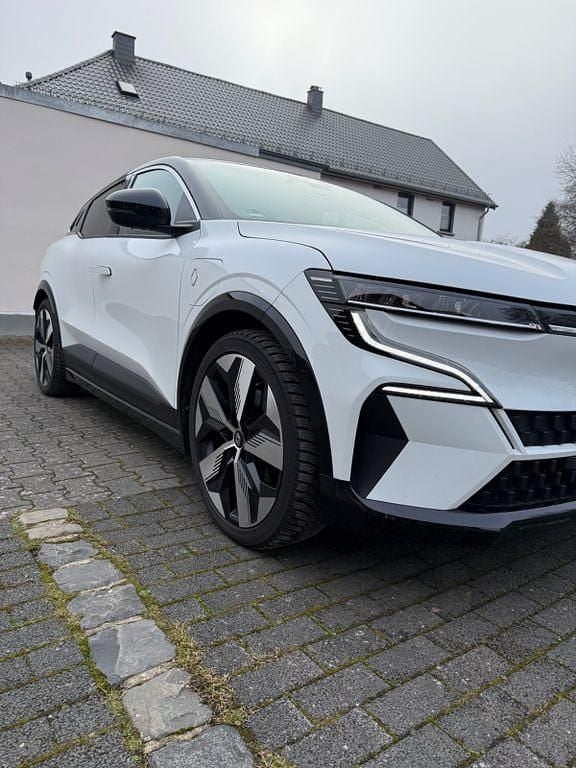 Gebraucht Renault Megane E-Tech Komfort 160 kW (218 PS) 2022 Weiß Limousine