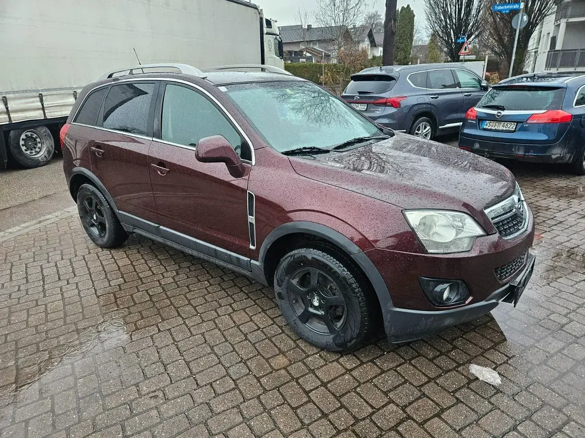 Gebraucht Opel Antara Design Edition 163 PS (119 kW) 2014 Rot SUV