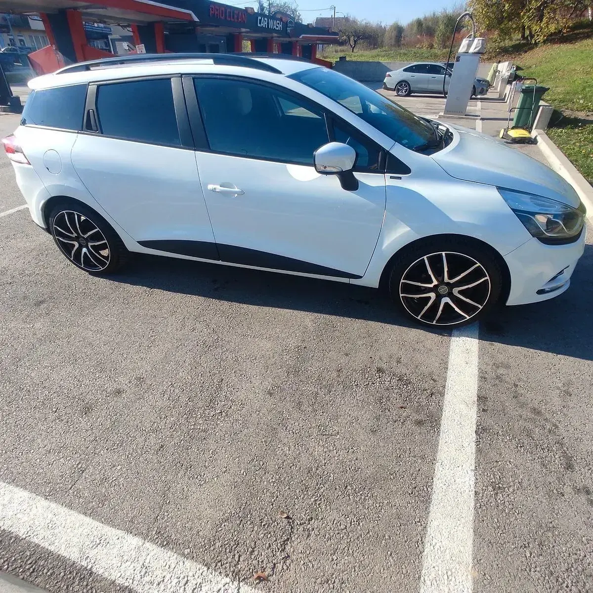 Gebraucht Renault Clio Life 75 PS (55 kW) 2018 Weiß Kleinwagen