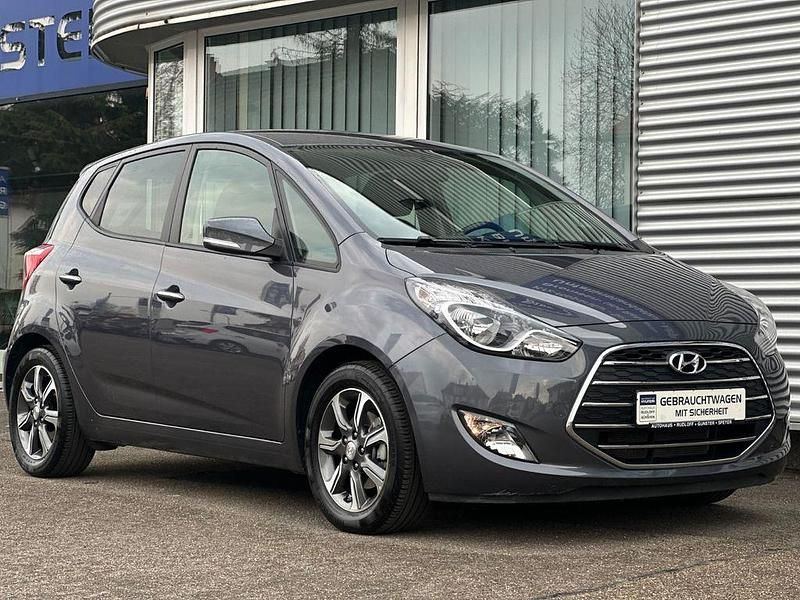 Gebraucht Hyundai i20 125 PS (91 kW) 2018 Grau Van / Kleinbus