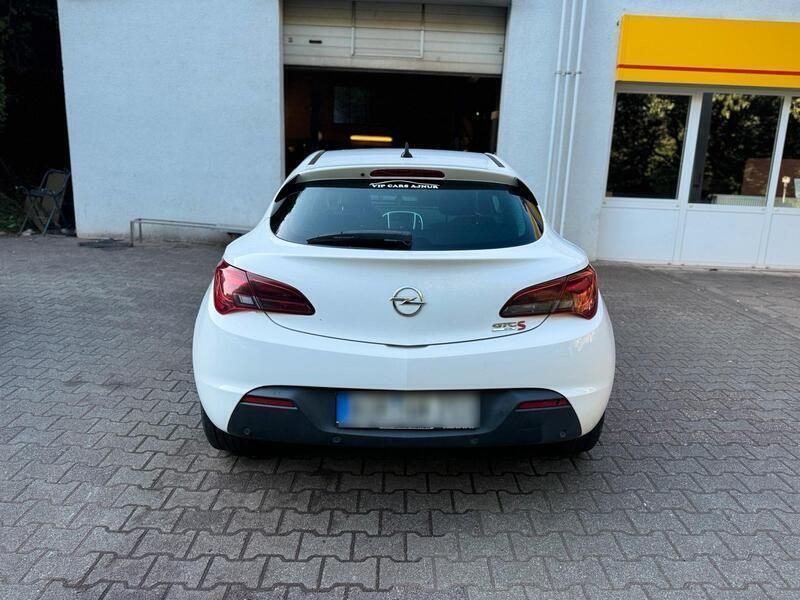Weiß Gebraucht 2012 Opel Astra GTC S Kleinwagen | 6.700 € - Bild 1/4