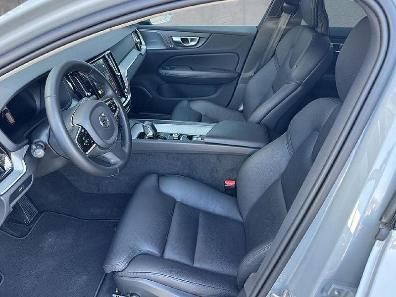 Gebraucht Volvo V60 CC Plus 197 PS (144 kW) 2023 Vapour grey / metallic Kombi