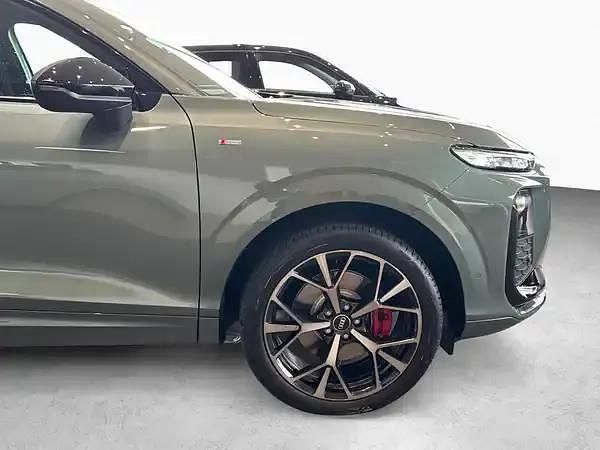 Neu Audi Q3 Ambiente 204 PS (150 kW) 2026 Salbeigrün metallic SUV