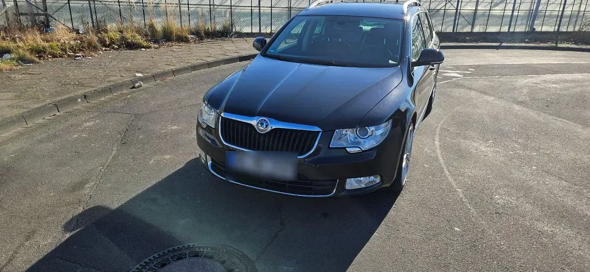 Używany Skoda Superb 170 KM (125 kW) 2012 Czarny Kombi