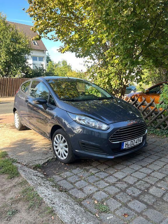 Grau Gebraucht 2014 Ford Fiesta Trend Kleinwagen | 3.850 € (Superpreis) - Bild 1/4