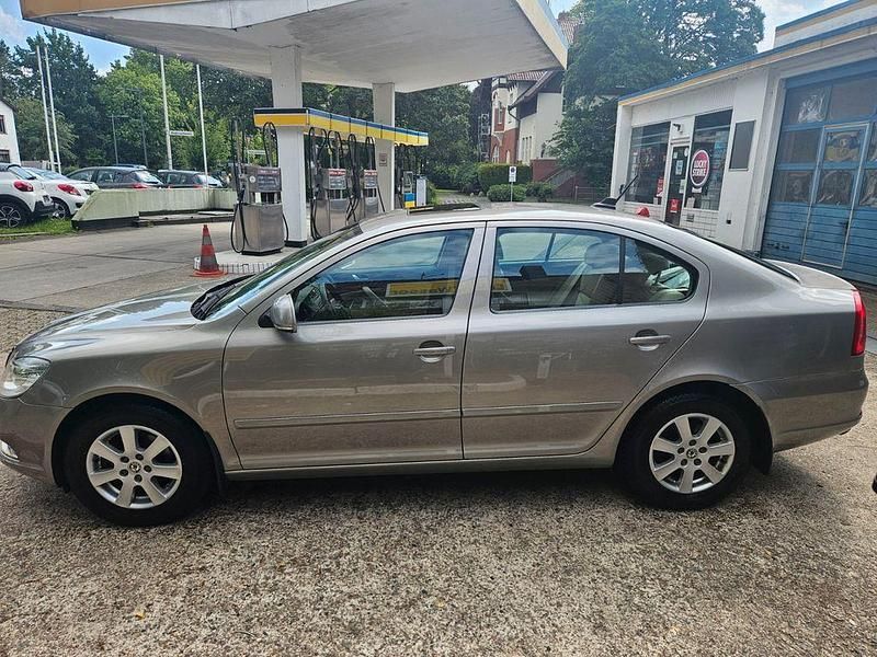 Gebraucht Skoda Octavia Elegance 160 PS (117 kW) 2012 Beige Limousine