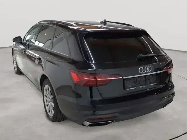 Gebraucht Audi A4 Sport 136 PS (100 kW) 2022 Brillantschwarz Kombi