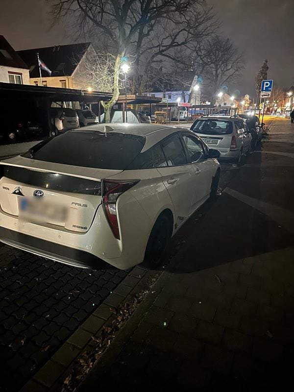 Andere farben Gebraucht 2016 Toyota Prius Executive Limousine | 16.000 € - Bild 1/4