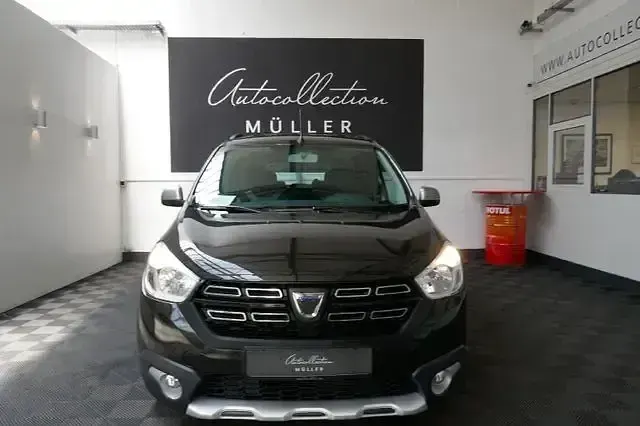 Gebraucht Dacia Lodgy Stepway 131 PS (96 kW) 2021 Schwarz Van / Kleinbus
