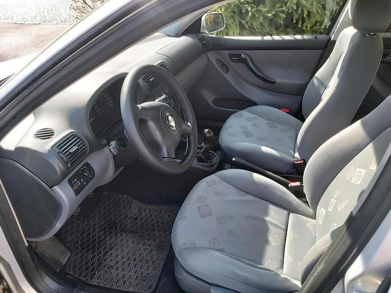 Second-hand Seat Leon 90 CP (66 kW) 2001 Argintiu Hatchback