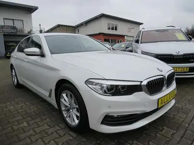 Gebraucht BMW 520 Sport Line 190 PS (139 kW) 2019 Mineralweiss metallic Limousine