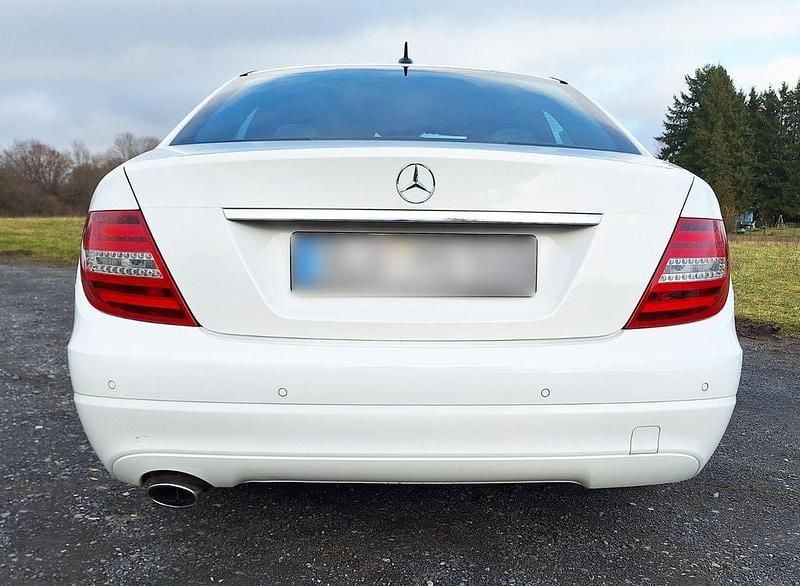 Gebraucht Mercedes C220 Edition 170 PS (125 kW) 2014 Weiß Limousine