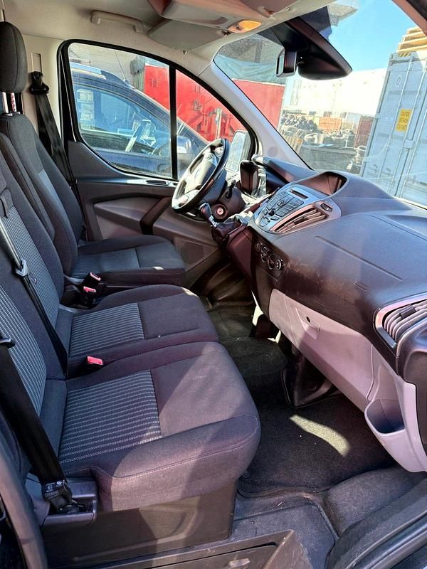 Second-hand Ford Transit Custom 170 CP (125 kW) 2017 Negru Monovolum