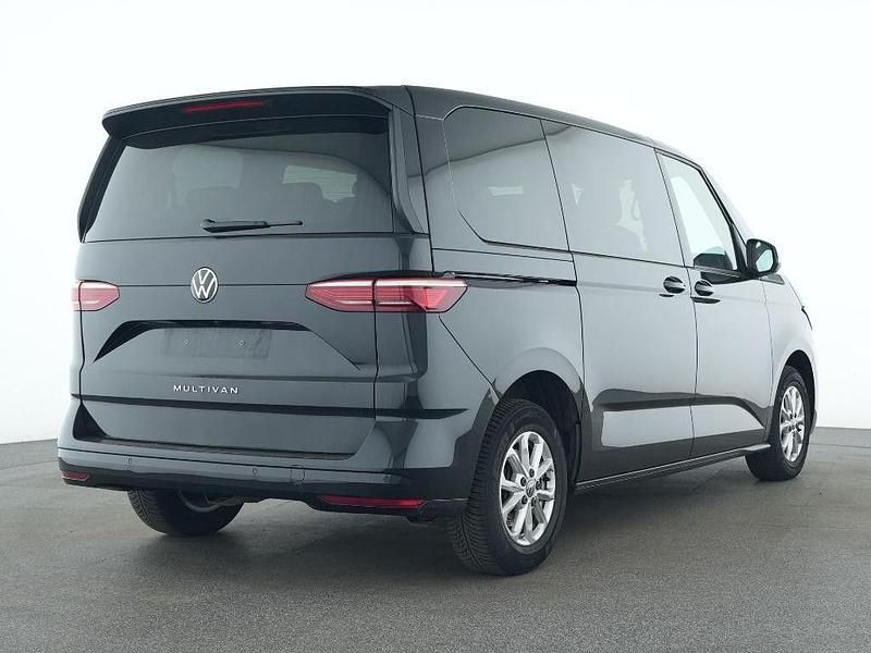 Gebraucht VW Multivan Basis 150 PS (110 kW) 2023 Schwarz Van