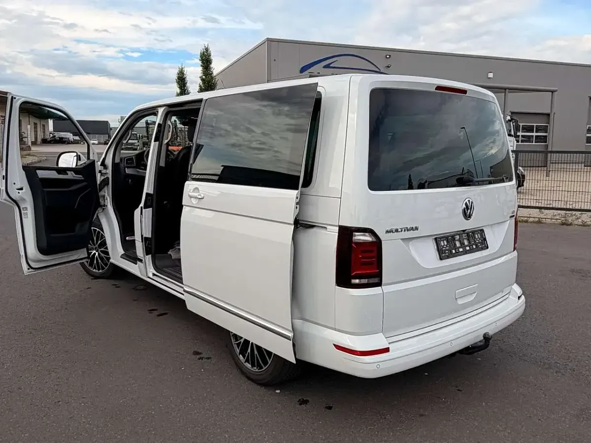 Gebraucht VW Multivan Highline 204 PS (150 kW) 2016 Weiß Van / Kleinbus