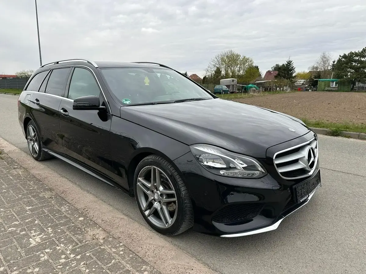 Gebraucht Mercedes E300 231 PS (169 kW) 2013 Schwarz Kombi