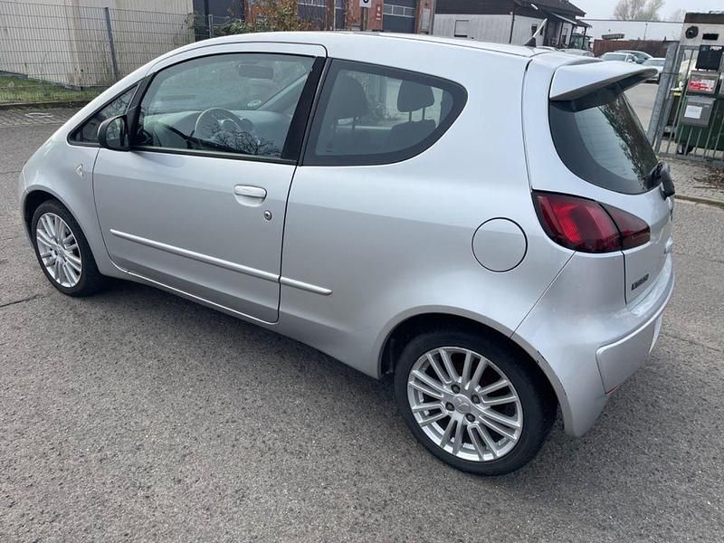 Gebraucht Mitsubishi Colt Invite 95 PS (69 kW) 2009 Silber Kleinwagen