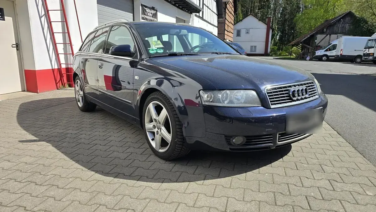 Gebraucht Audi A4 130 PS (95 kW) 2026 Blau Kombi