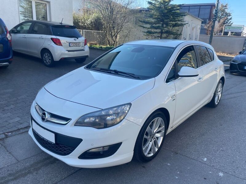 Weiß Gebraucht 2013 Opel Astra Active Limousine | 6.900 € (Fairer Preis) - Bild 1/4
