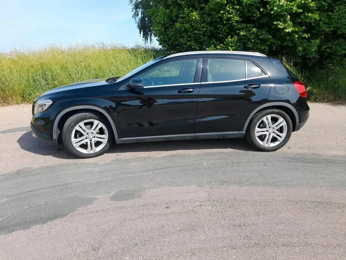 Gebraucht Mercedes GLA180 122 PS (89 kW) 2016 Schwarz SUV