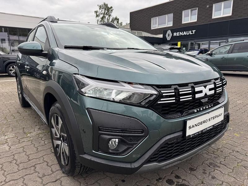 Grün Neu 2025 Dacia Sandero Expression Kleinwagen | 19.375 € (Etwas zu teuer) - Bild 1/4